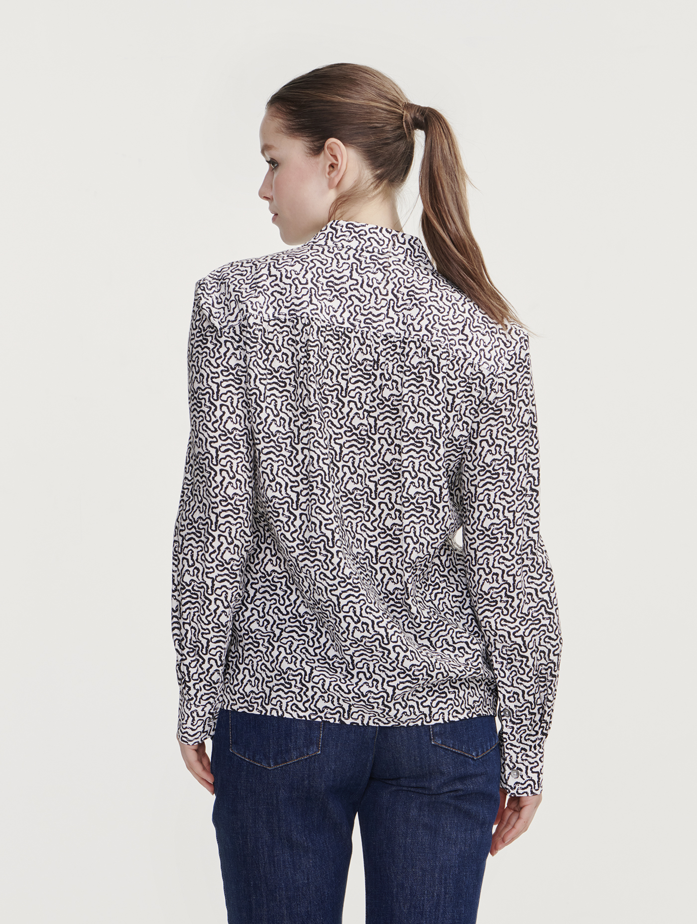 Chemise manches longues fronc&eacute;es aux &eacute;paules