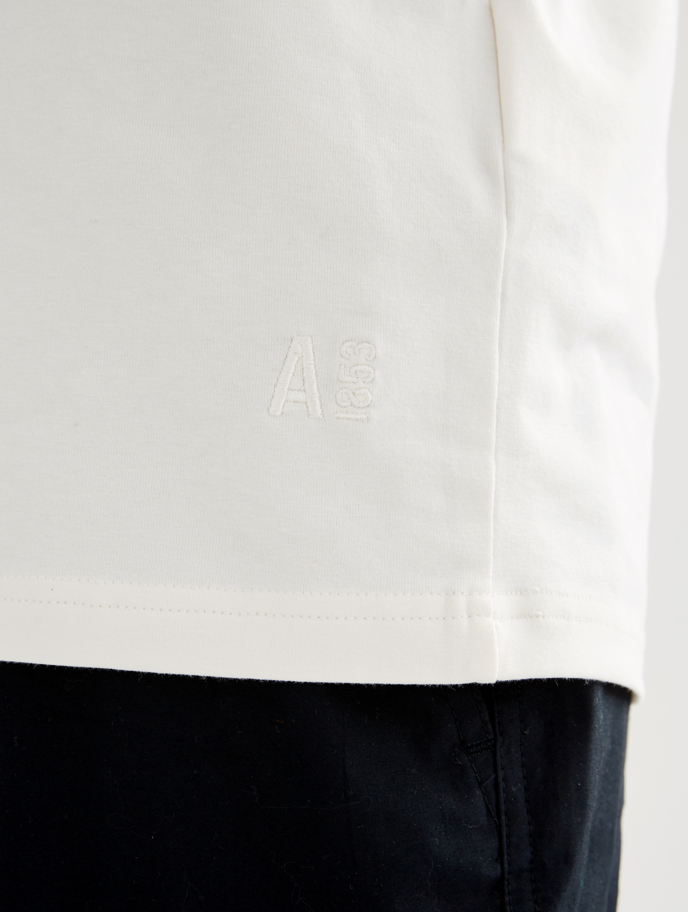 AIS23WTSH004