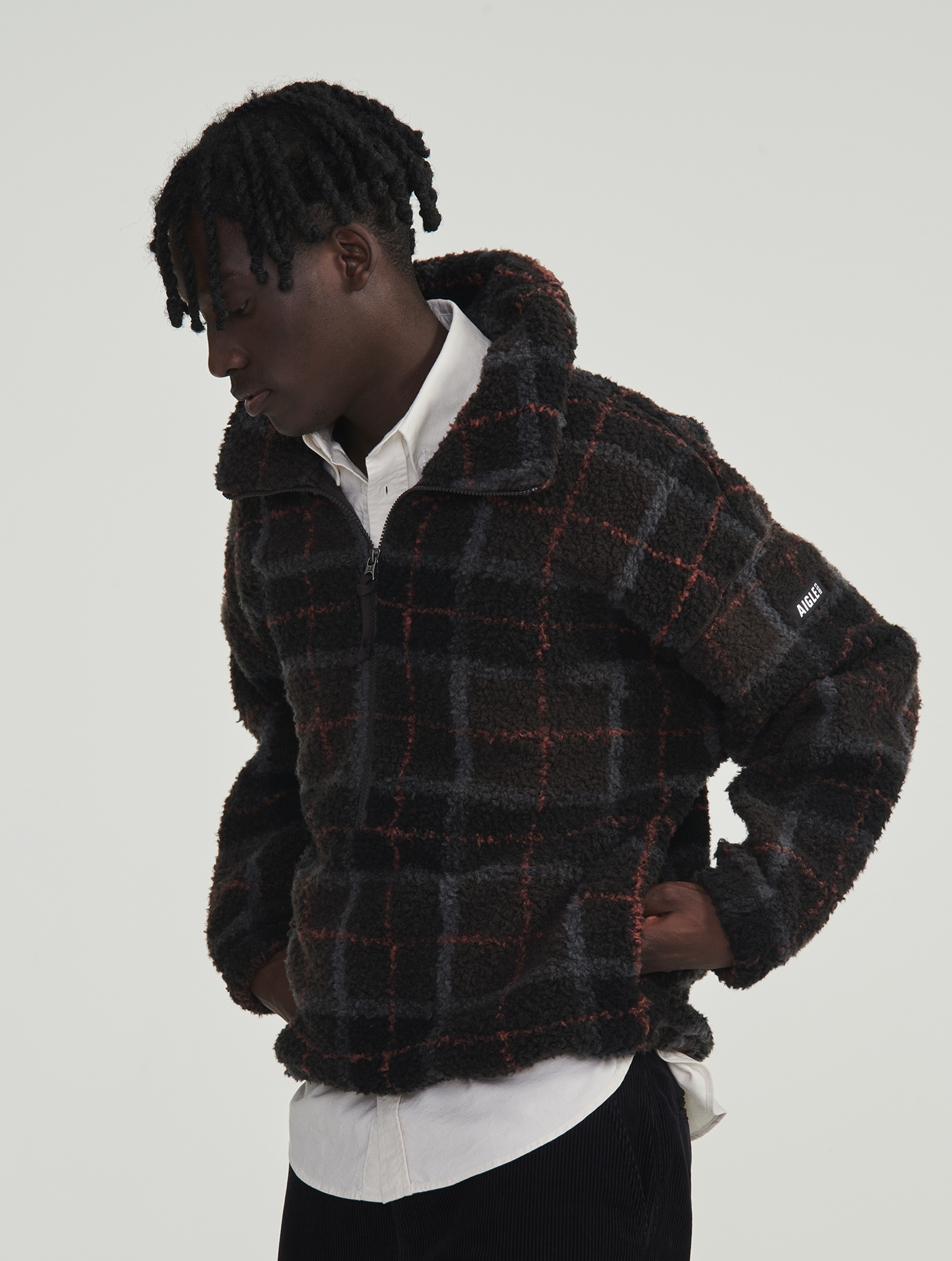 AIW23MFLE008