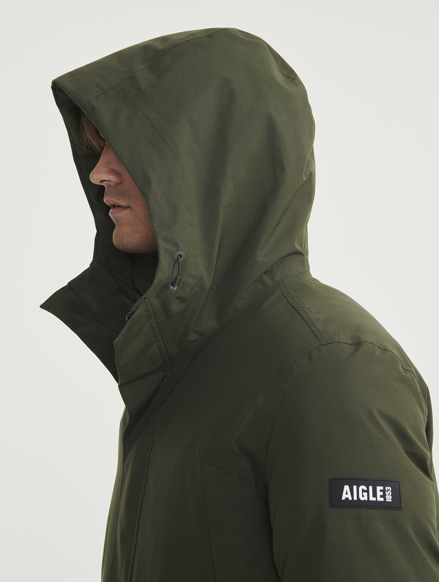 AIW23MOUI007