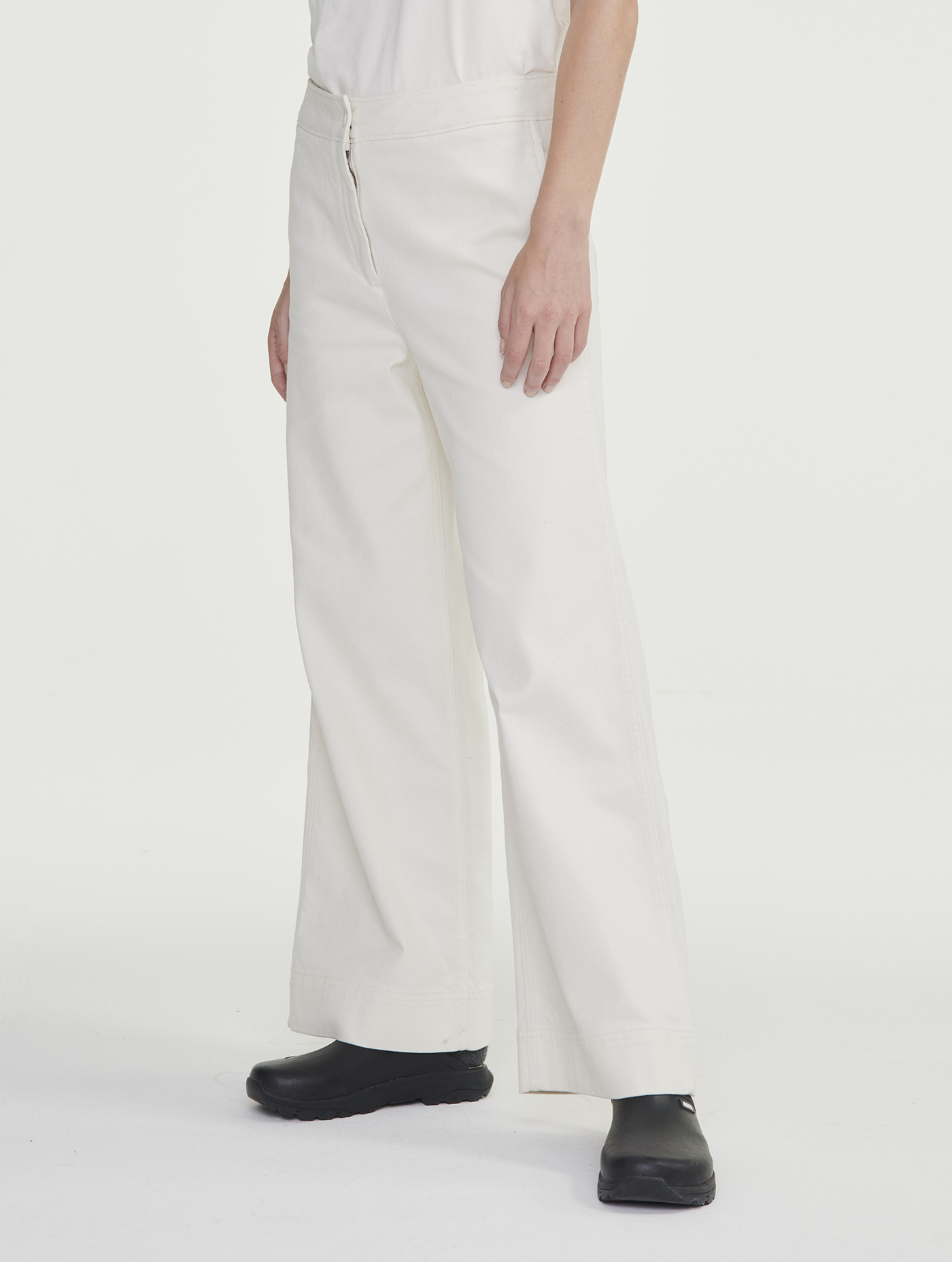 Pantalon &eacute;vas&eacute;e taille haute en twill coton