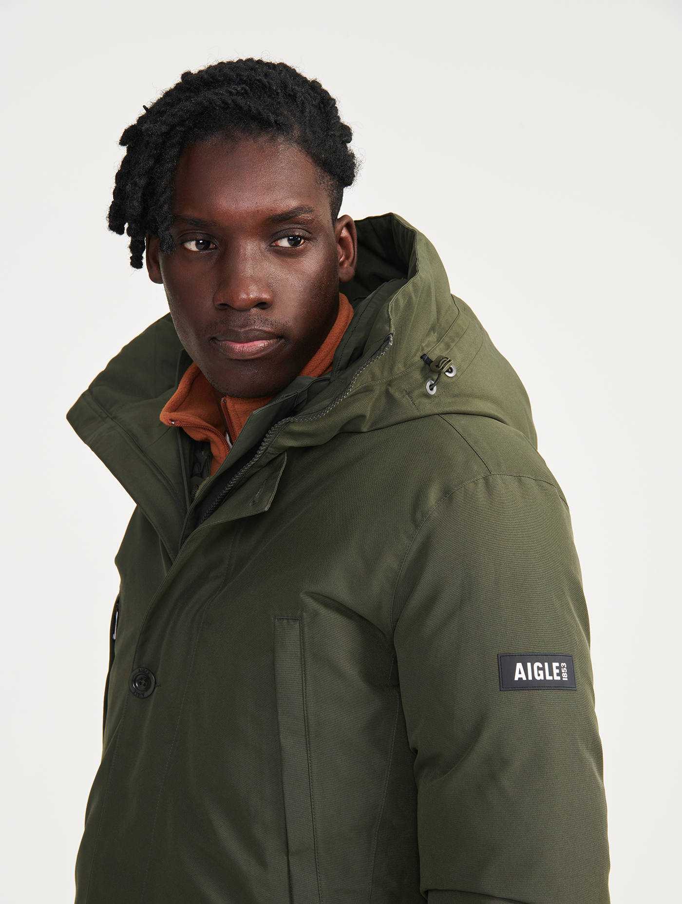 AIW23MOUI025